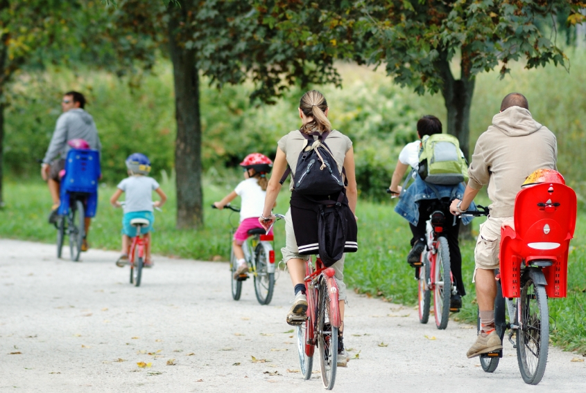 Bicycle famille_iStock_000004468496Small
