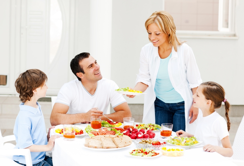 Family dinner_iStock_000017094410Small