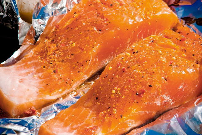Saumon-au-miel-et-cari-sur-le-barbecue_Honey-and-Curry-Salmon-on-the-Barbecue2