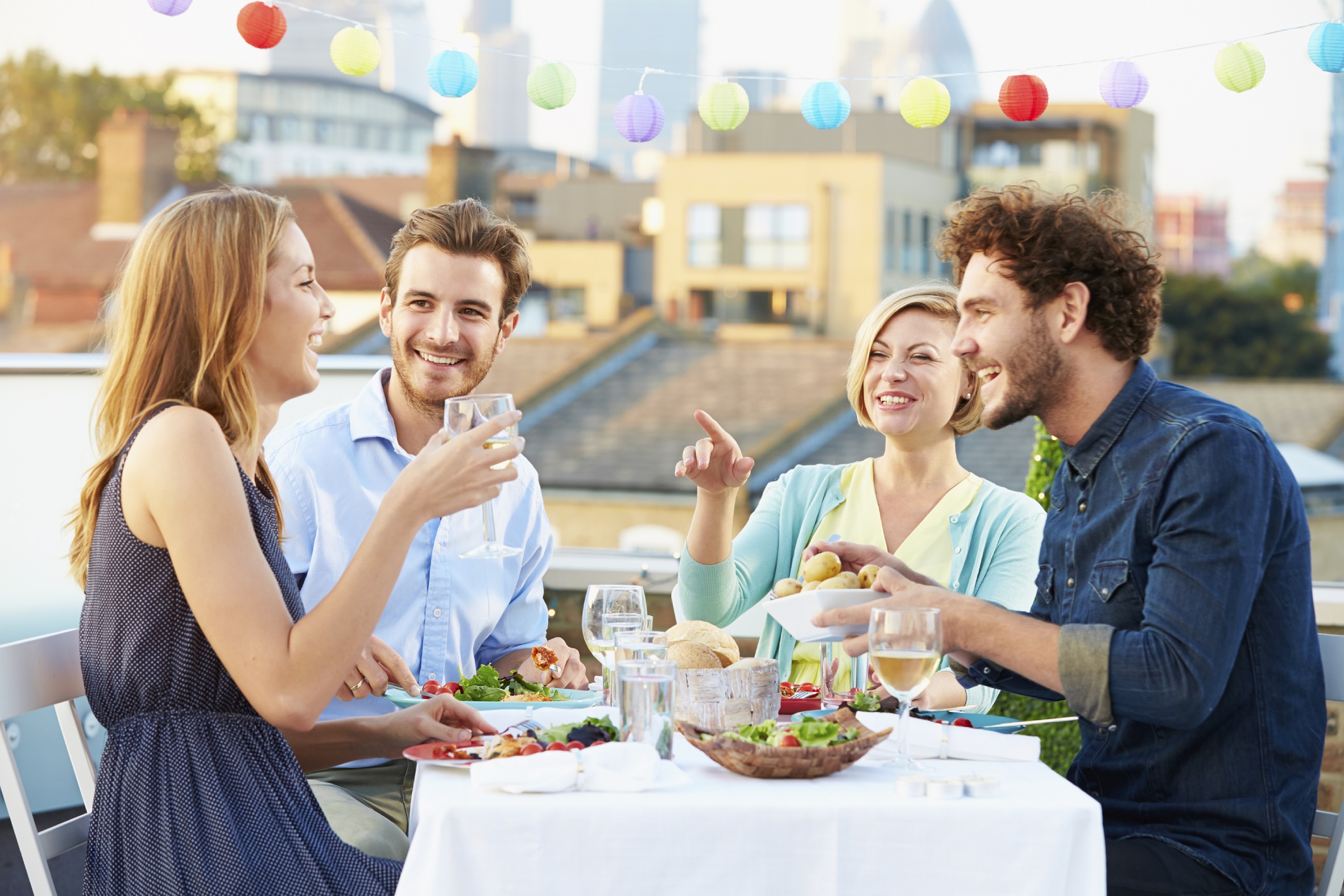 Maintaining Good Habits When Eating With Friends Nautilus Plus