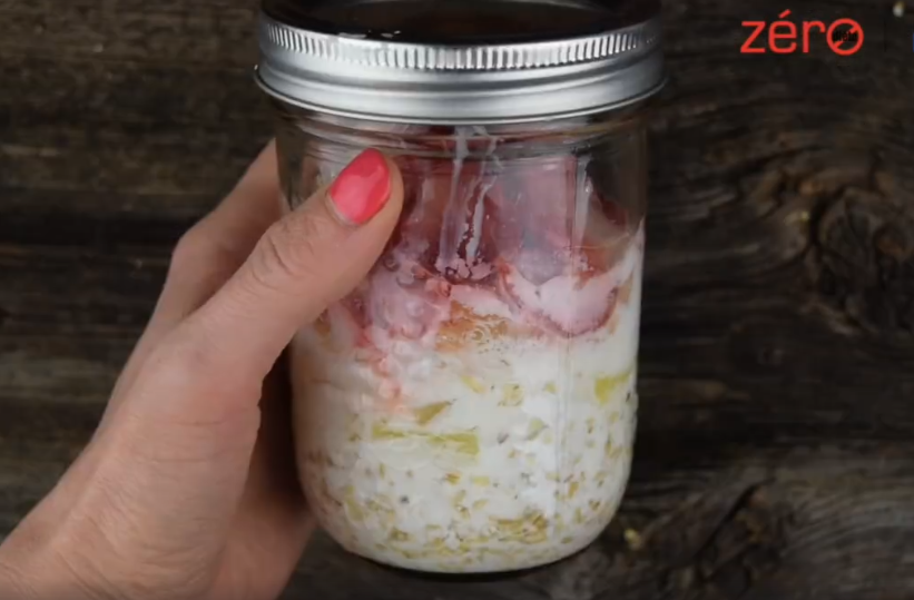 Banana split overnight oats | Nautilus Plus