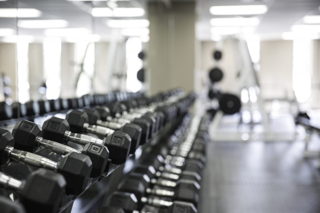 Vu sur poids libres dans un gym