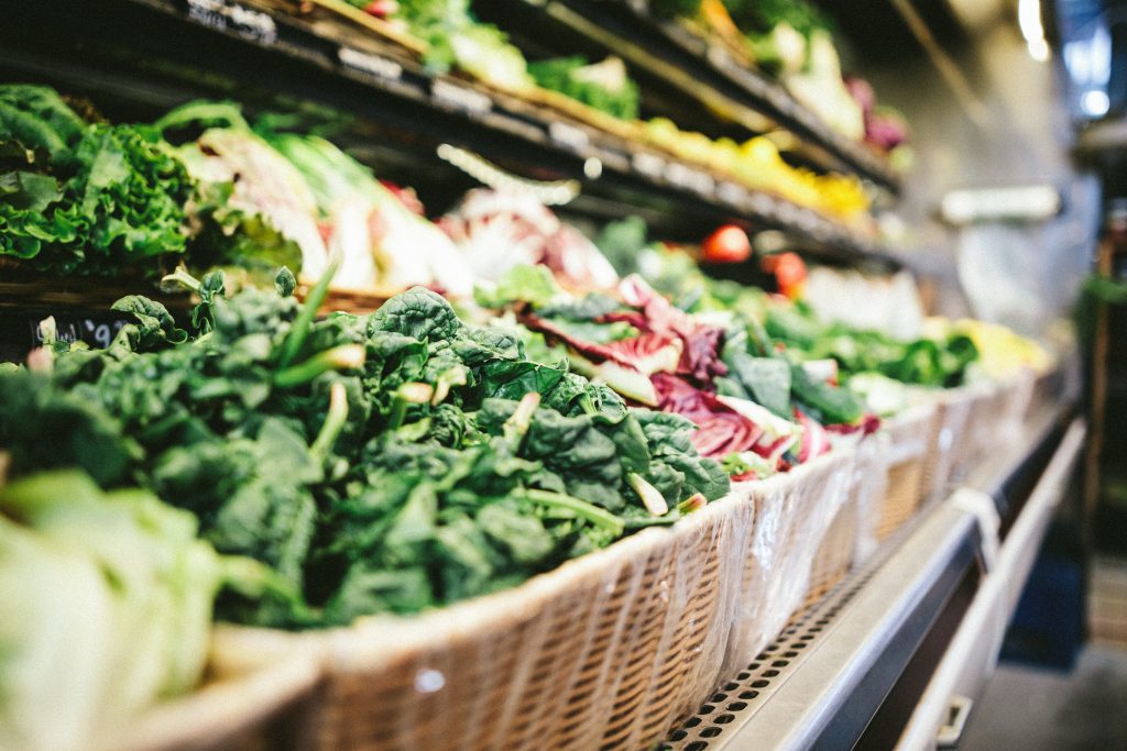Vue des légumes au supermarché