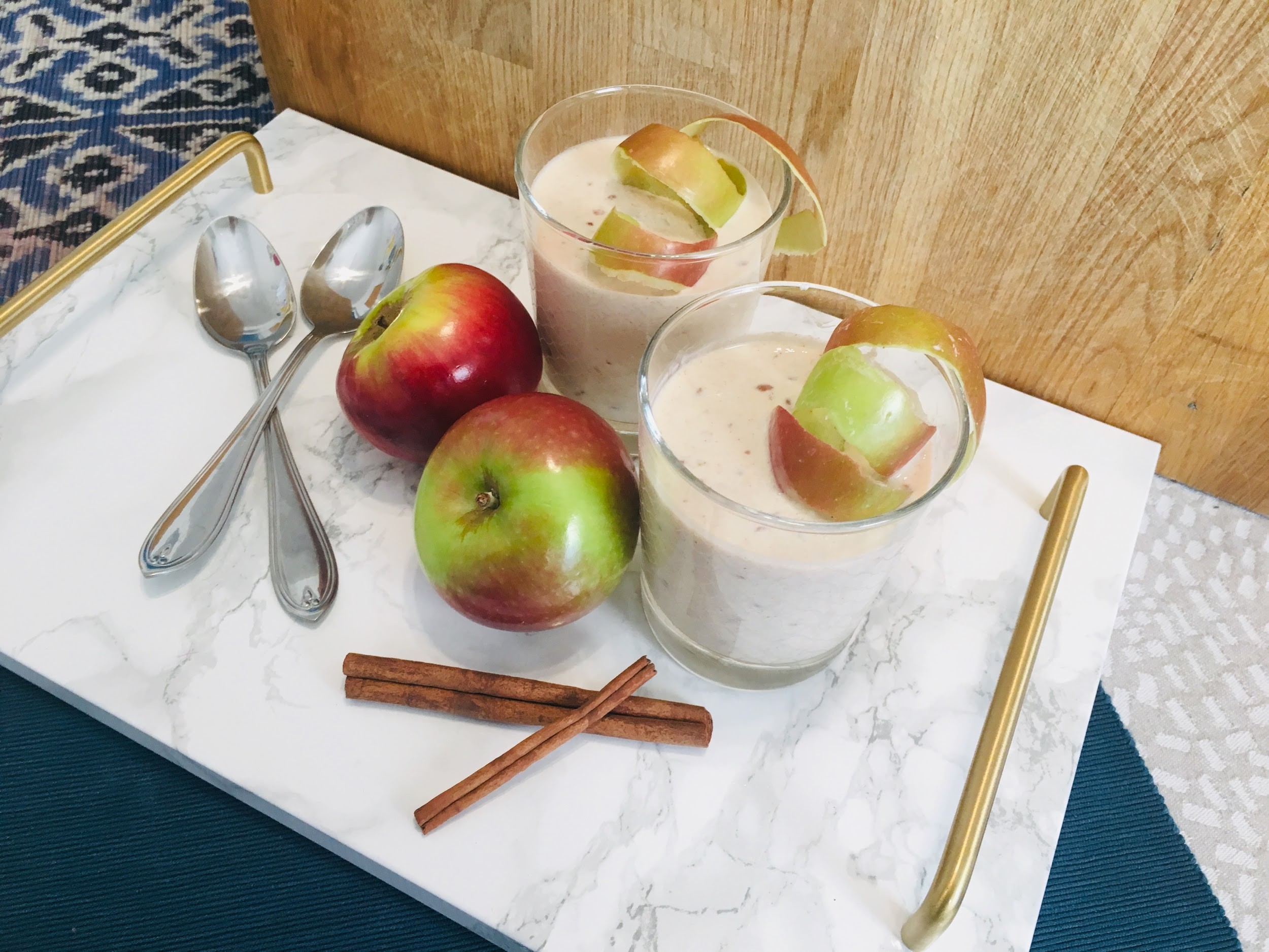 Smoothie dessert pomme et cannelle