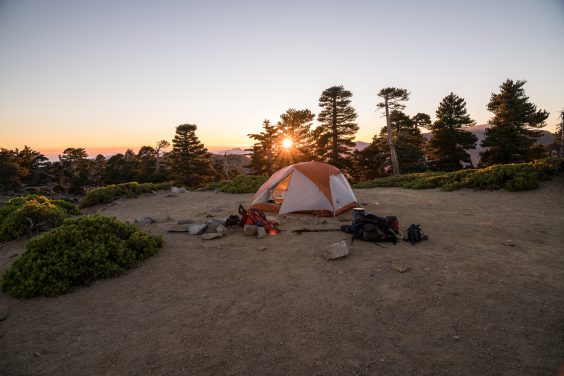 dejeuner camping à l'aube