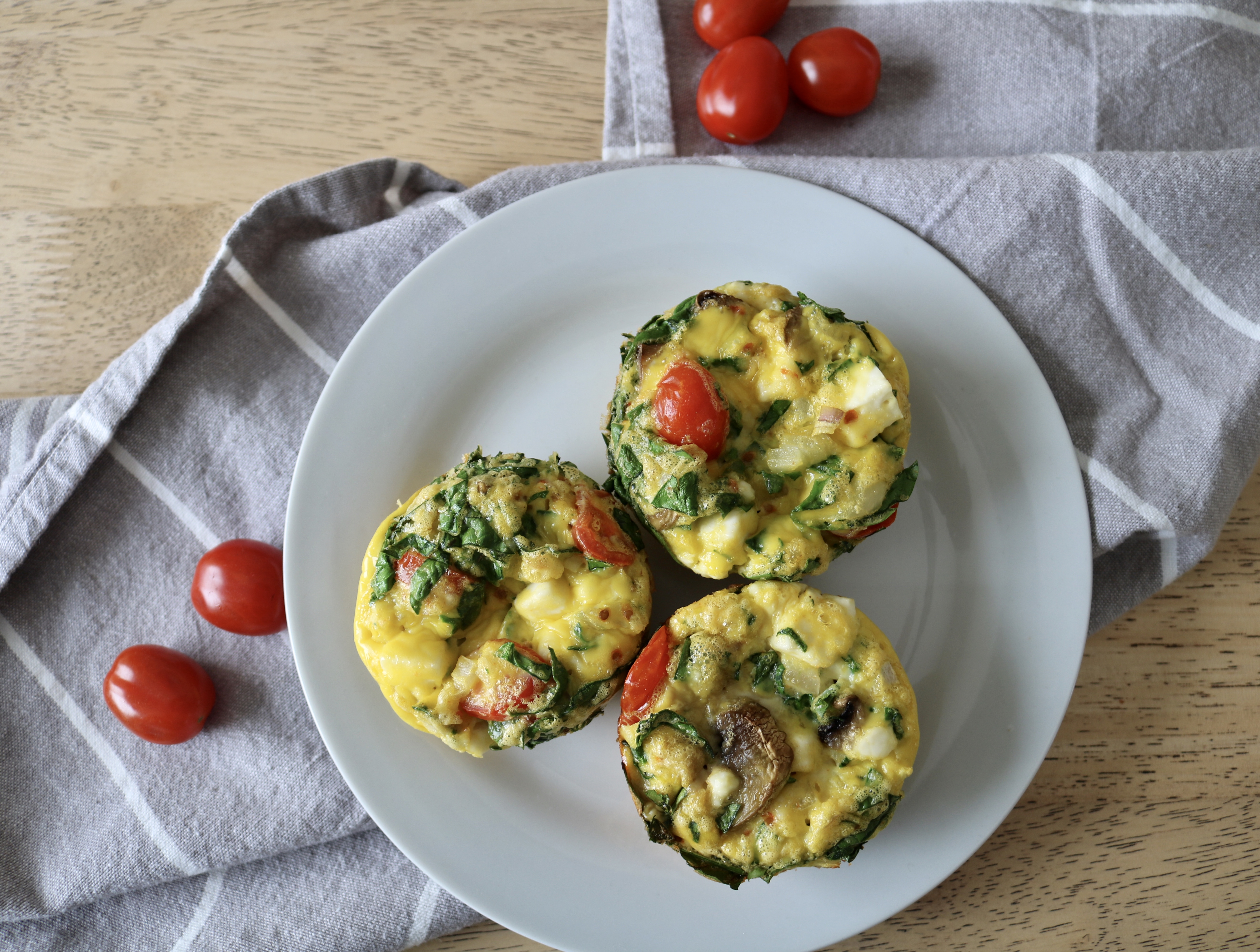 Mini-quiches aux champignons, épinards et feta