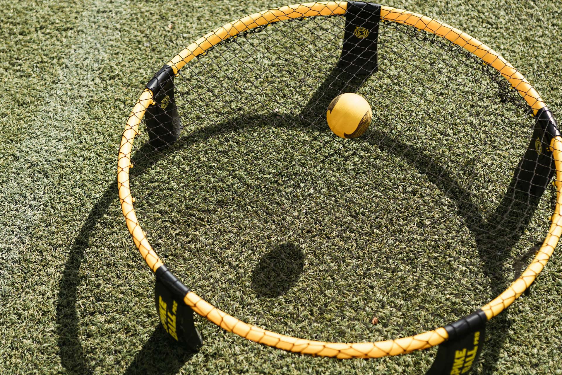 Spikeball : Autour du filet, sans se blesser!