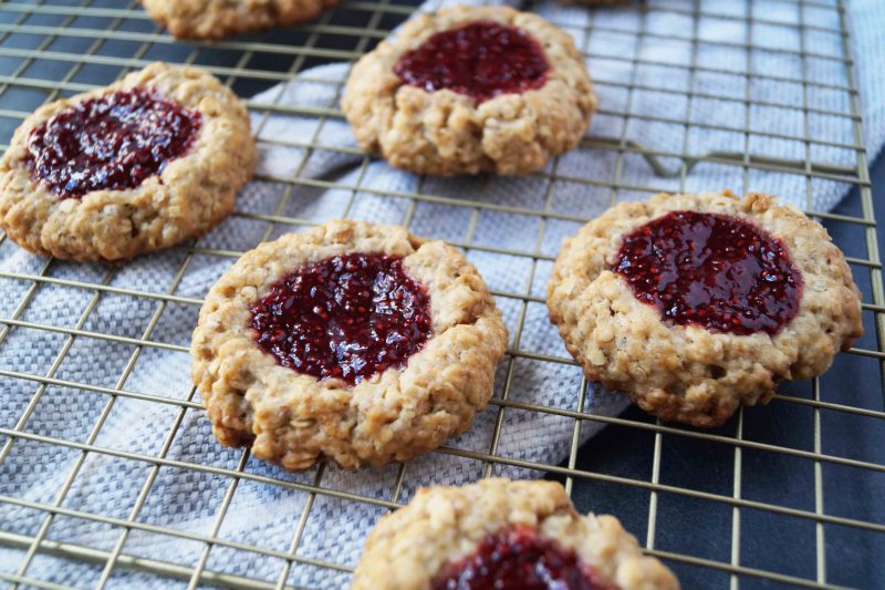 galettes-confiture-aux-fraises-dessert-strawberry-jam-cookies