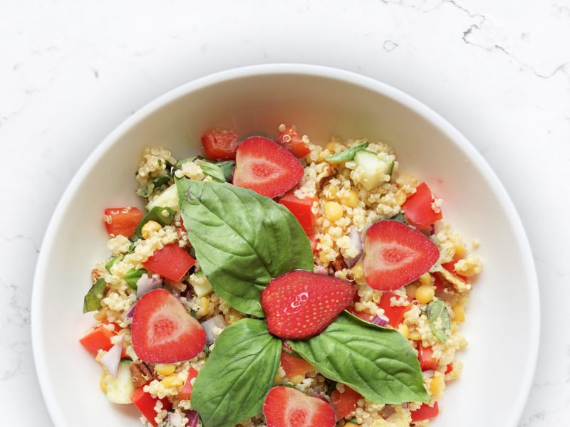 salade-de-quinoa-fraises-basilic